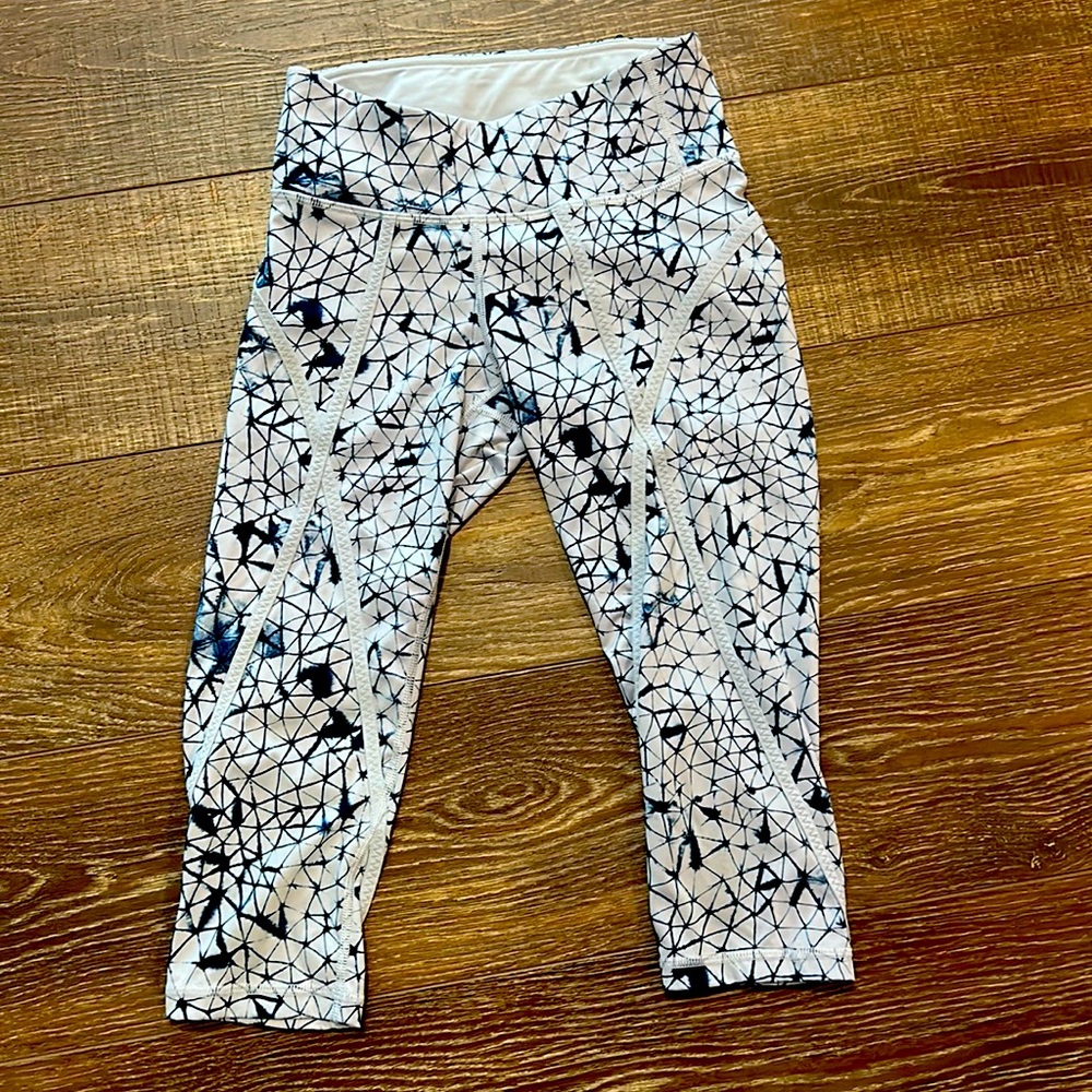 Lululemon pants size 4 navy grey crop capri